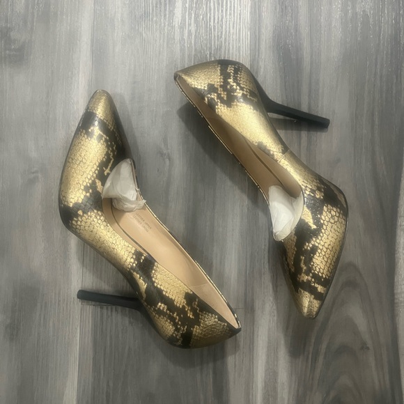 Via Spiga Gold and Black Snake Print Heels - Picture 3 of 3